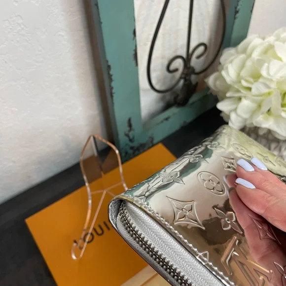 💫SOLD LV Zippy Wallet Silver Monogram Miroir - Picture 5 of 16